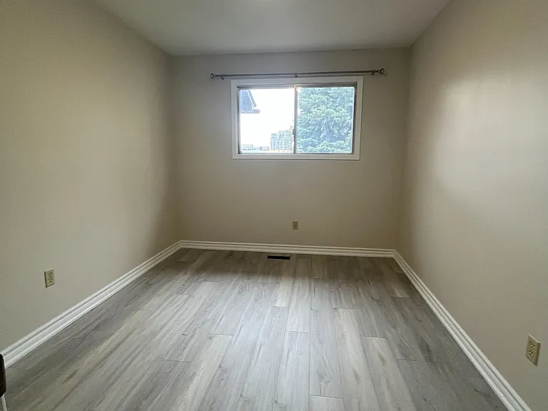 120 Neddie Dr — Photo 11