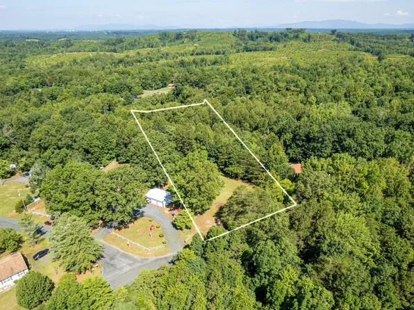 400 Pettigrew Dr, Concord, VA 24538