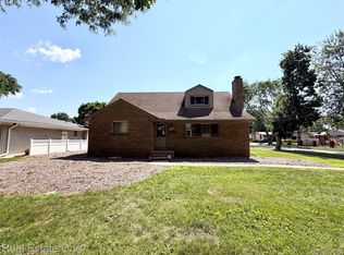 1712 N Evangeline St, Dearborn Heights, MI 48127