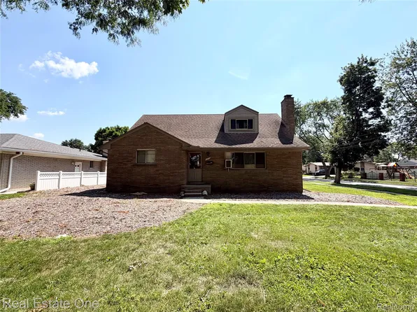 1712 N Evangeline St, Dearborn Heights, MI 48127