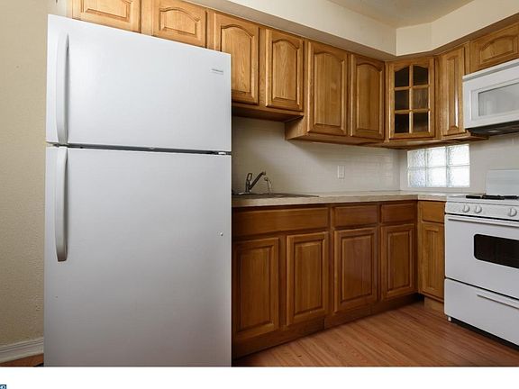 3rd image of 4761 Vista St