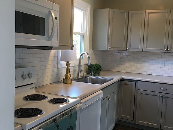 Kitchen w/ Subway Tile