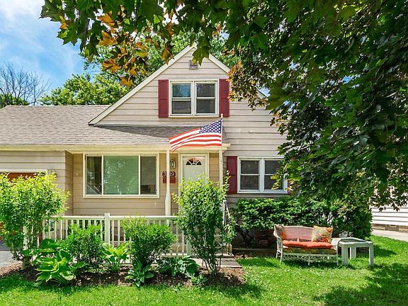 2nd image of 3219 Dresden St