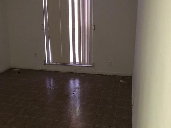 4th image of 4003 N University Dr APT B204