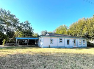 606 E Willingham St, Cleburne, TX 76031