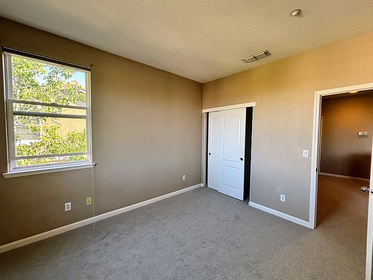 378 Roundhill Dr — Photo 19