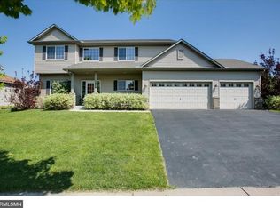 1976 Schoolmaster Dr, Chaska, MN 55318