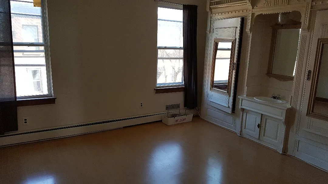 1 bed, 750 sqft, $1,300 — Photo 2