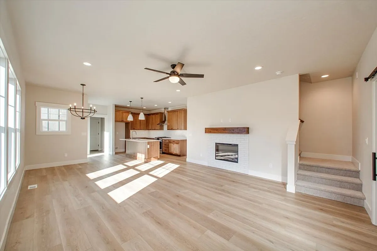 Building Photo - 1693 E Cutgrass Ln