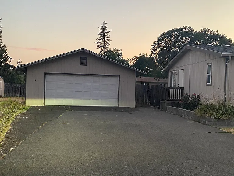 254 Tavis Dr — Photo 2