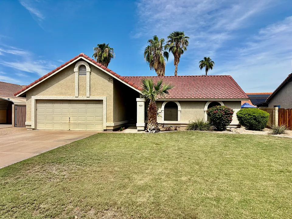 420 E Meadows Ln