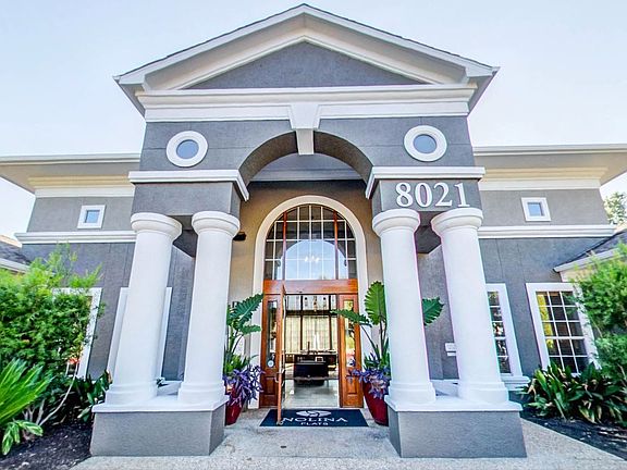 Leasing Office Entrance