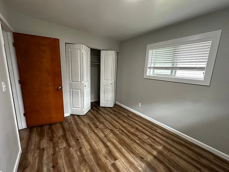 1703 Springhill Dr NE — Photo 7