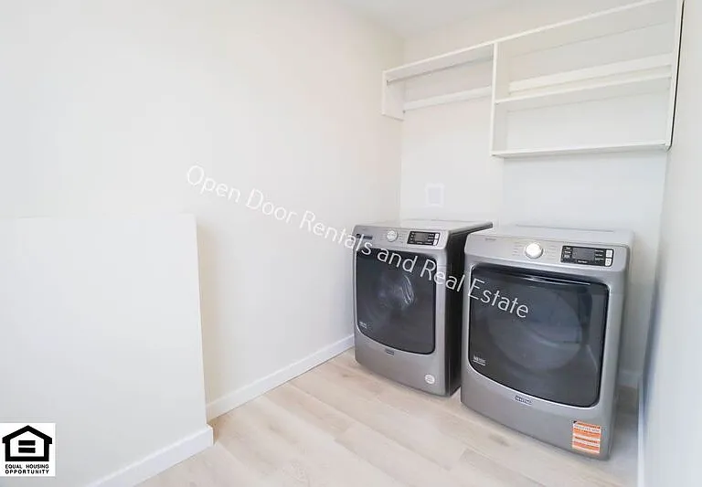 417 W 4th St #100 — Photo 8