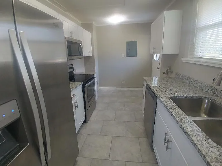 107 W Gettysburg Ave — Photo 4