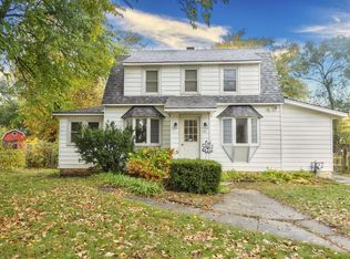 4710 W Lakeshore Dr, Mccullom Lake, IL 60050