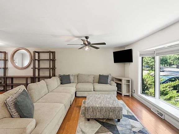 4th image of 2816 188th St