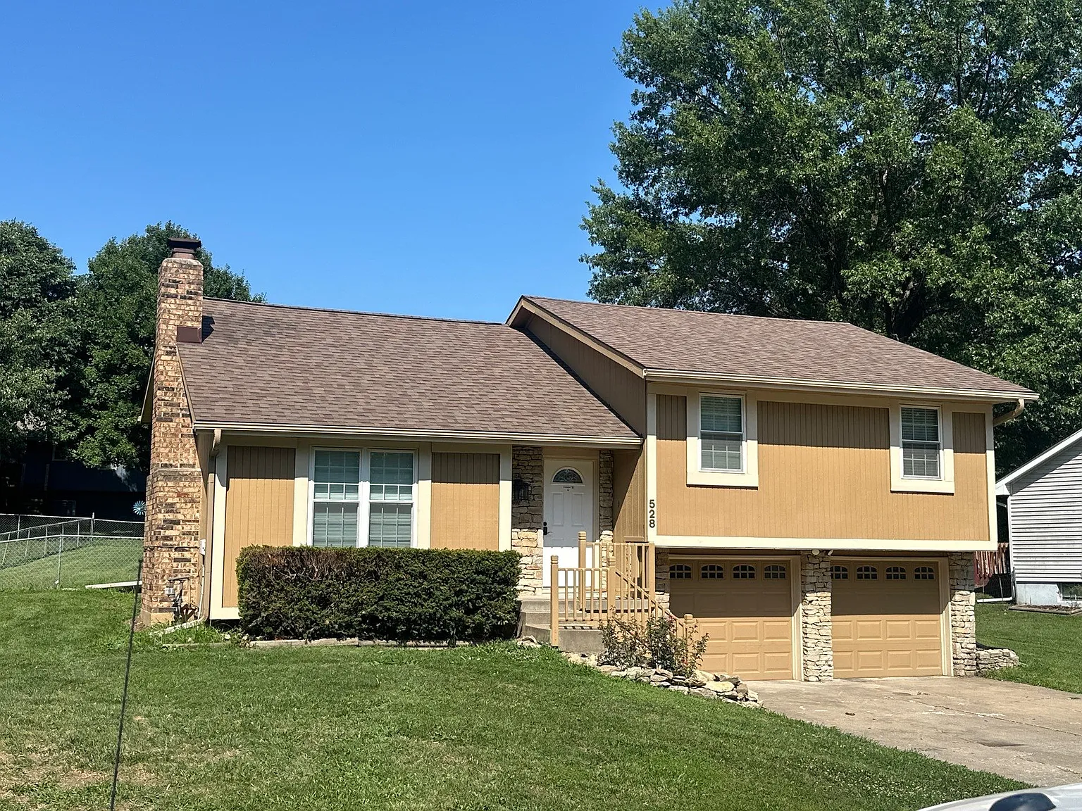 3 bed, 1100 sqft, $1,895 — Photo 1