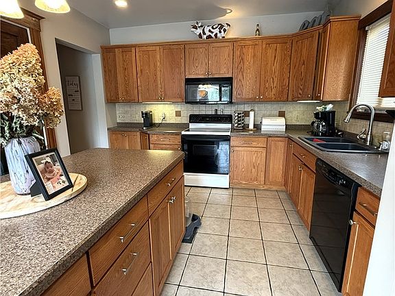 5th image of 133 Curtis Pl