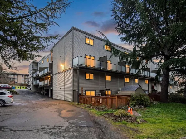 991 Cloverdale Ave #207, Saanich, BC V8X 2T5