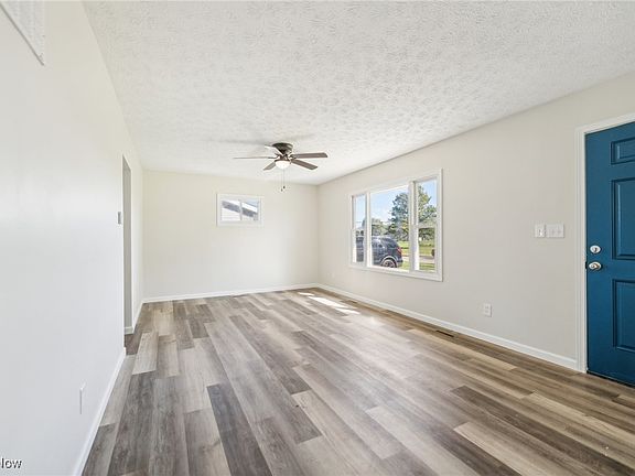 4th image of 4422 Andover Ave