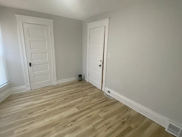 717 Redwood Ave — Photo 8