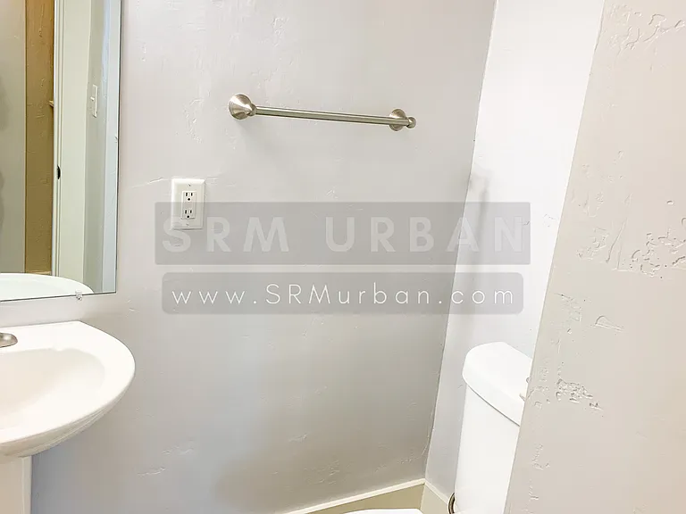 2027 Front St #10 — Photo 9