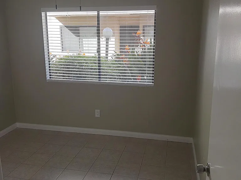 367 N Melrose Dr N #E — Photo 25
