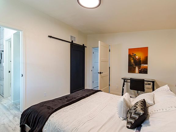 3rd image of 2535 N Dodge Blvd Unit C