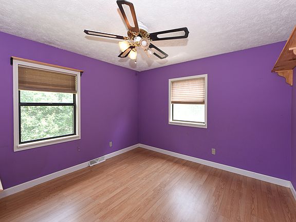5th image of 2401 Southview Dr