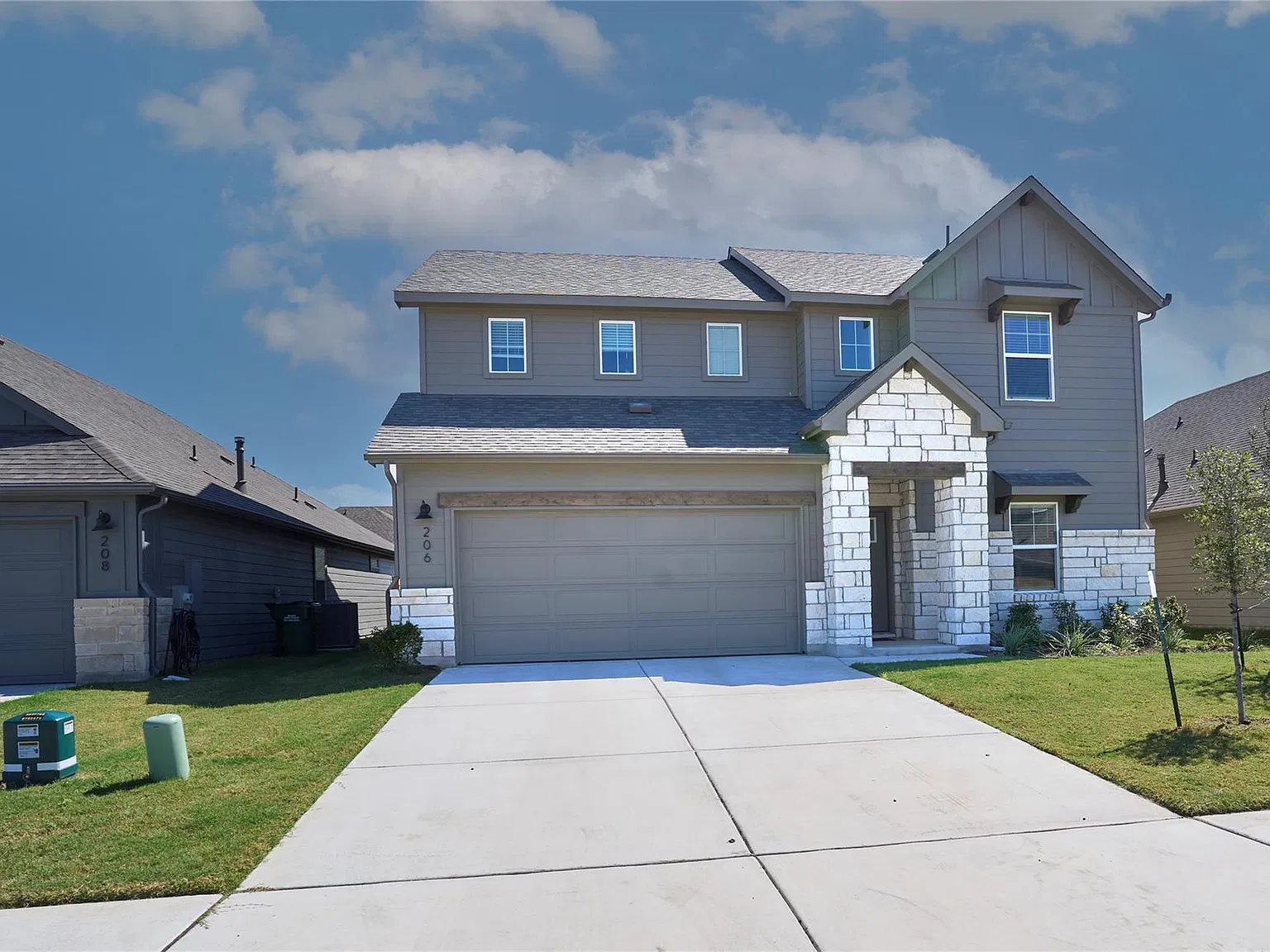 5 bed, 3.0 bath, 3016 sqft, $2,695 — Photo 2