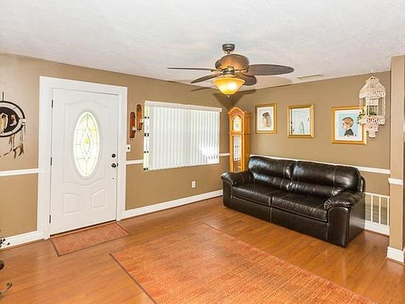 3rd image of 8229 Cathy Ann St