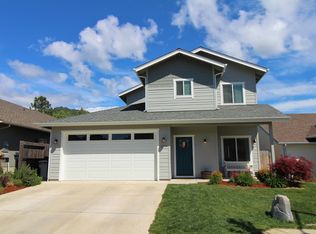 2177 NW Kip Ln, Grants Pass, OR 97526