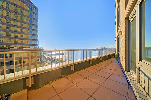 160 Riverside Blvd #21F Photo 1