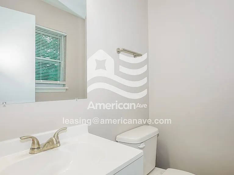 1494480_009_wm_-_main_bathroom_13079812.jpg