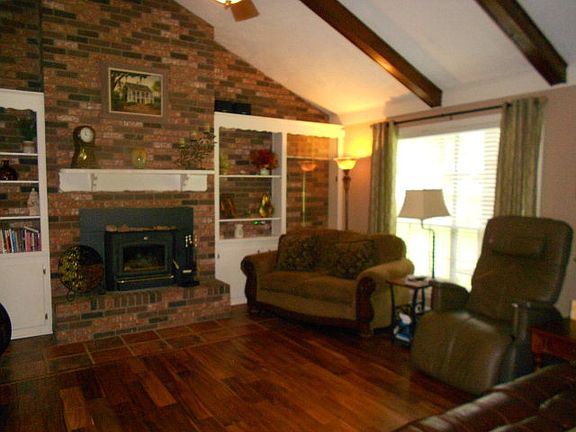 3rd image of 117 Estelle Dr