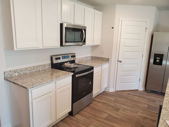 3rd image of 7495 Oak Lake Blvd