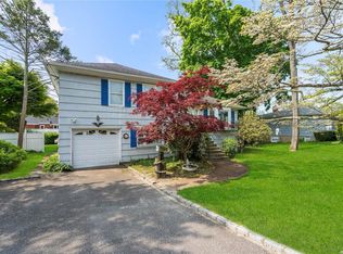 6 University Rd, Bayville, NY 11709