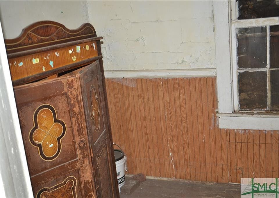 2nd image of 607 W 48th St
