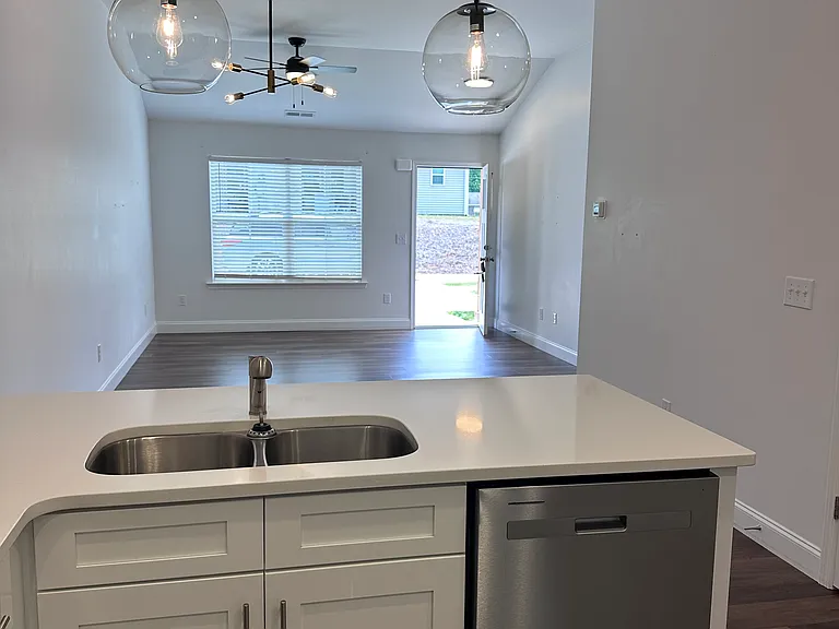 106 Lakeside Dr — Photo 15