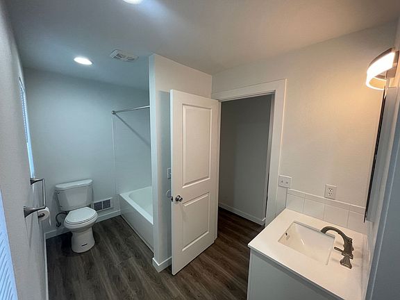 3rd image of 821 4th Ave N #821