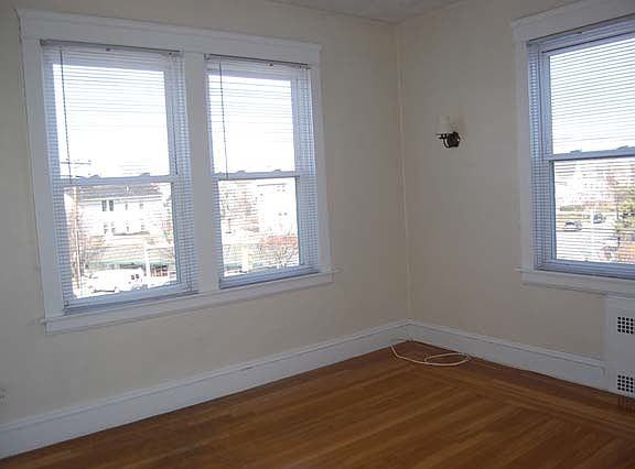 5th image of 400 Pleasant St APT 21