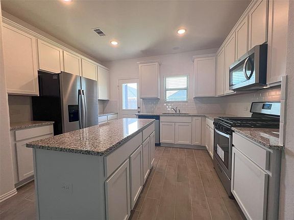 3rd image of 31231 Conover Dr