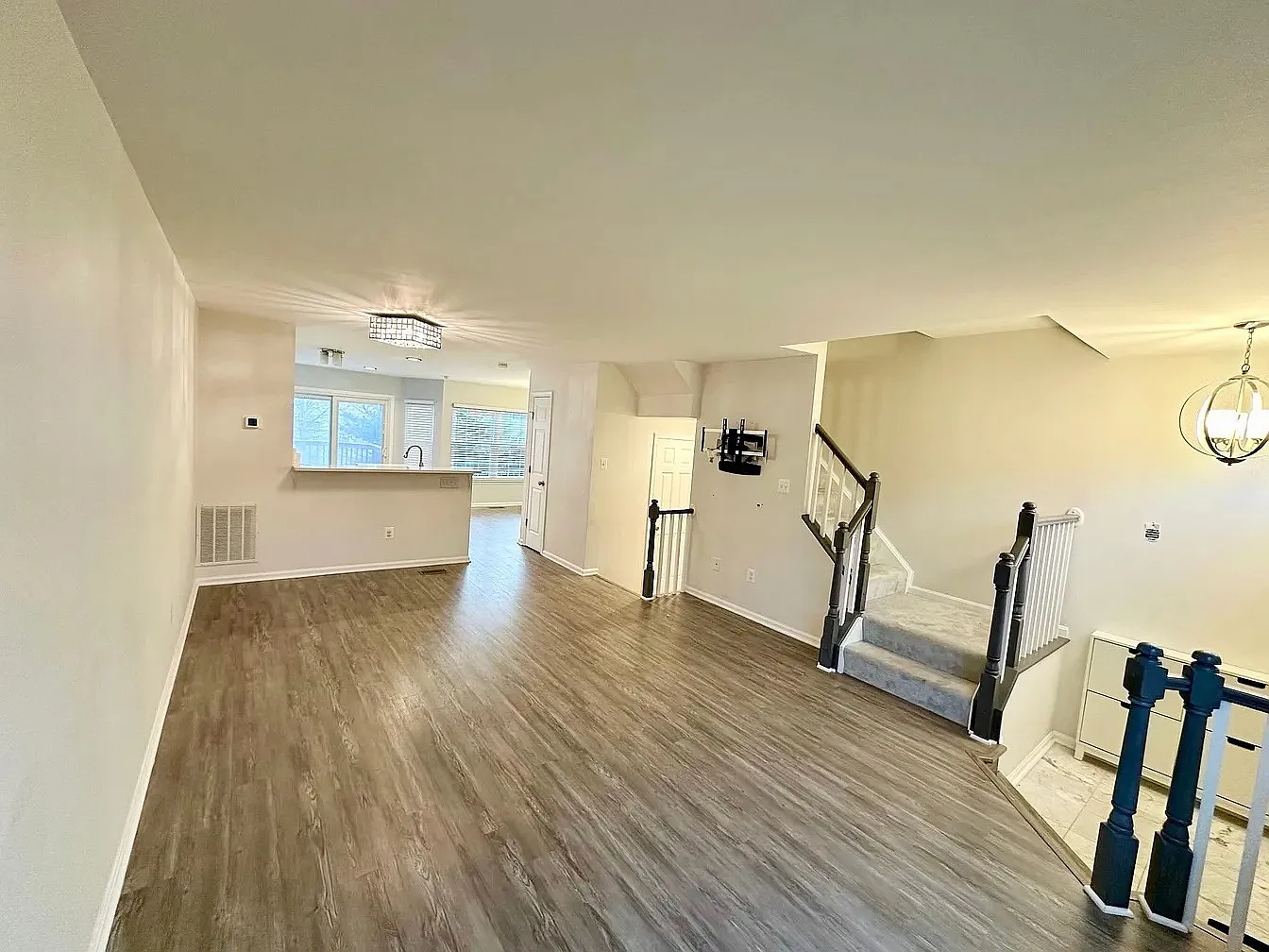 3 bed, 1818 sqft, $3,150 — Photo 2