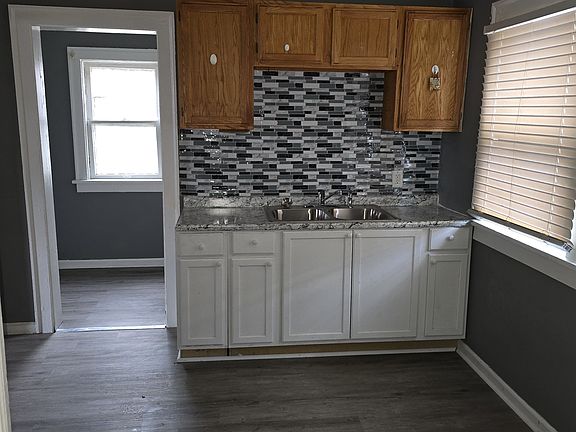 5th image of 13005 Maplerow Ave