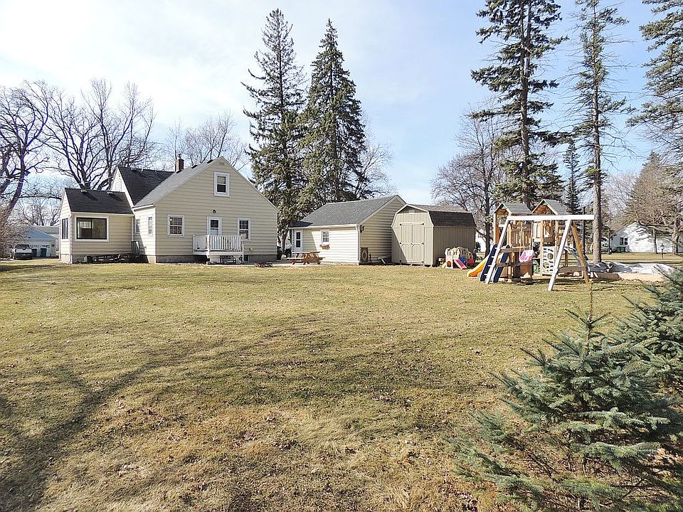 2nd image of 321 William Ave W