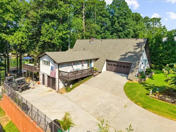 5823 Lakeshore Dr, Buford, GA 30518