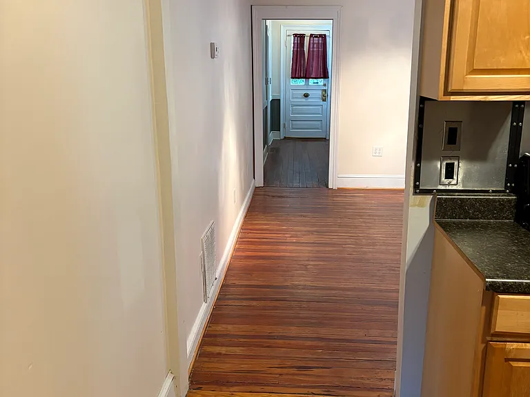 415 W 4th St — Photo 14