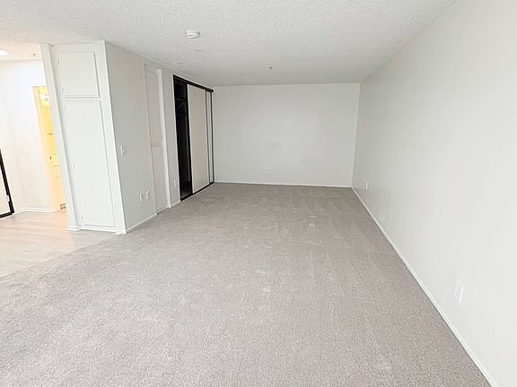 4th image of 400 S Westmoreland Ave #320