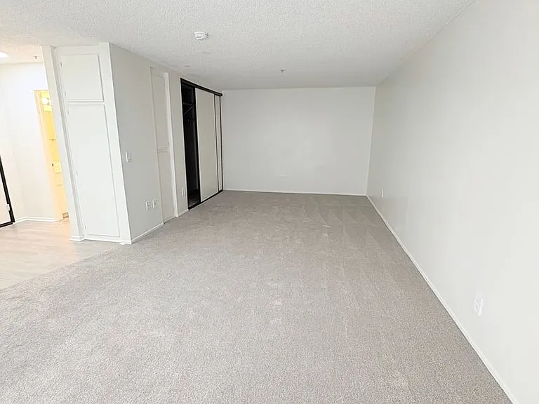 400 Westmoreland Apartments - Modern, approachable, city-living vibe — Photo 4
